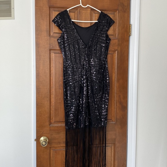 Black style sequin dress with fringe - Picture 2 of 2